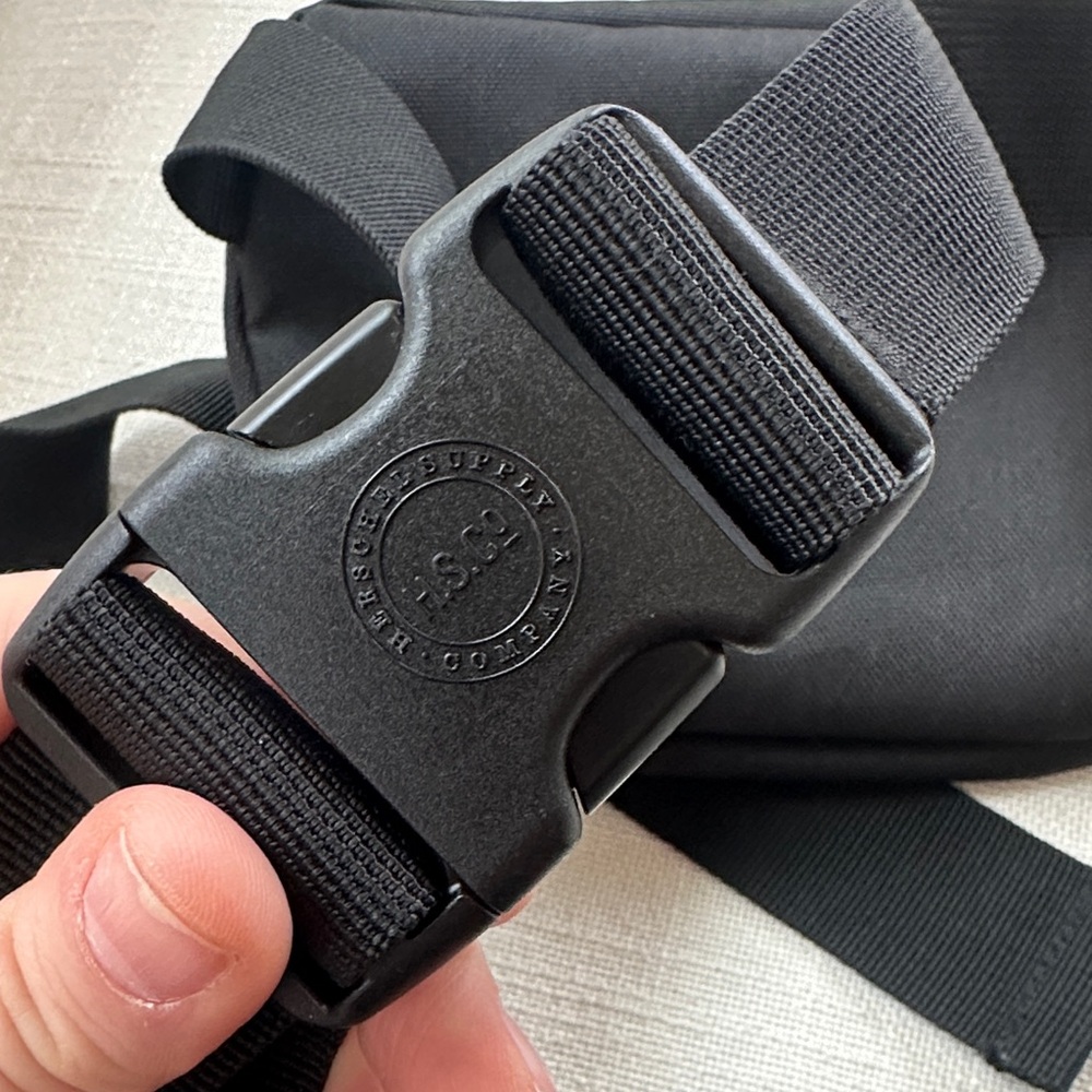 NEW Herschel Black Waist Pack / Fanny Pack | Adjustable Strap - Picture 5 of 10